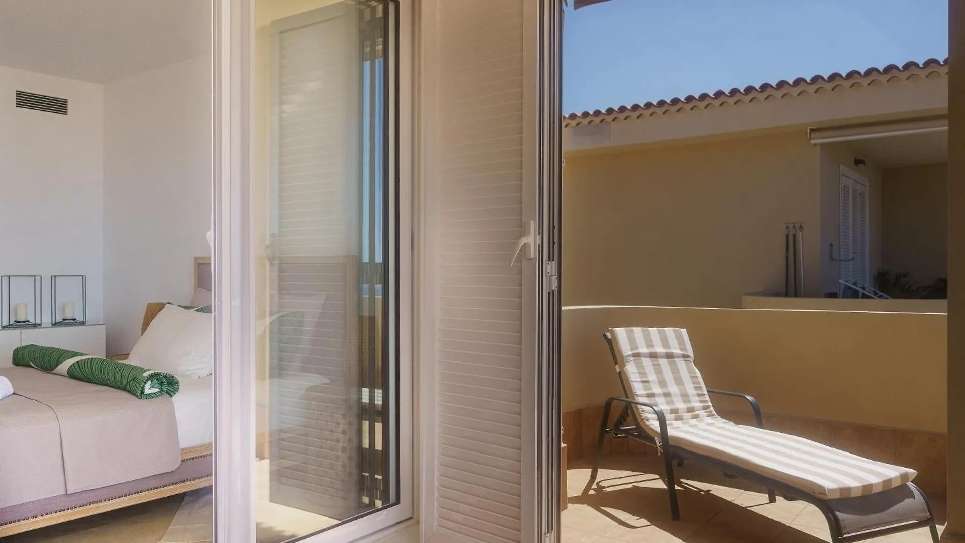 Apartment Luna - Ac, 2 Pools, Panoramic Ocean, Private Garage, Fibre Net Puerto de Santiago  Spain
